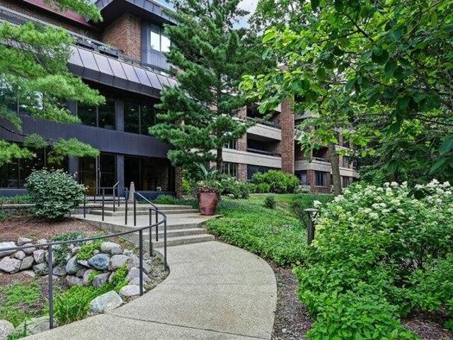 Condo for sale in Hinsdale, Illinois