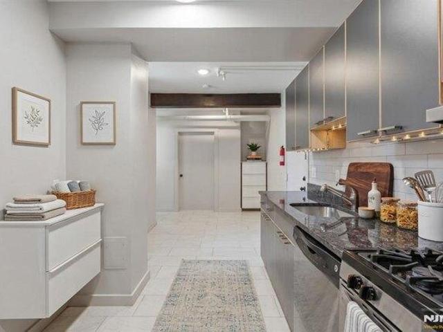 Condo for sale in Hudson, New Jersey
