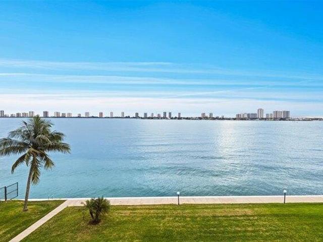 Condo for sale in Lake Park, Florida