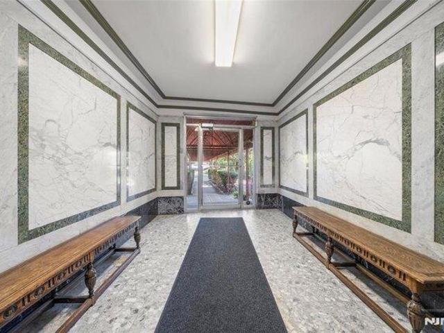 Condo for sale in Leonia, New Jersey