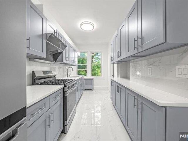 Condo for sale in Leonia, New Jersey