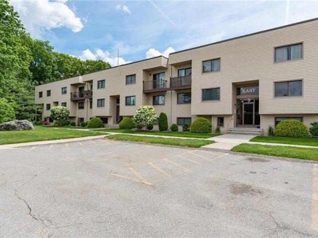 Condo for sale in Lincoln, Rhode Island