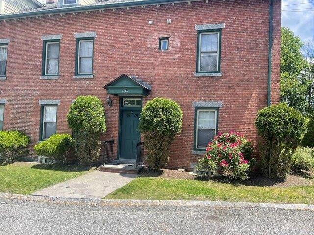 Condo for sale in Lincoln, Rhode Island