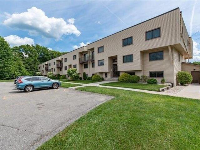 Condo for sale in Lincoln, Rhode Island