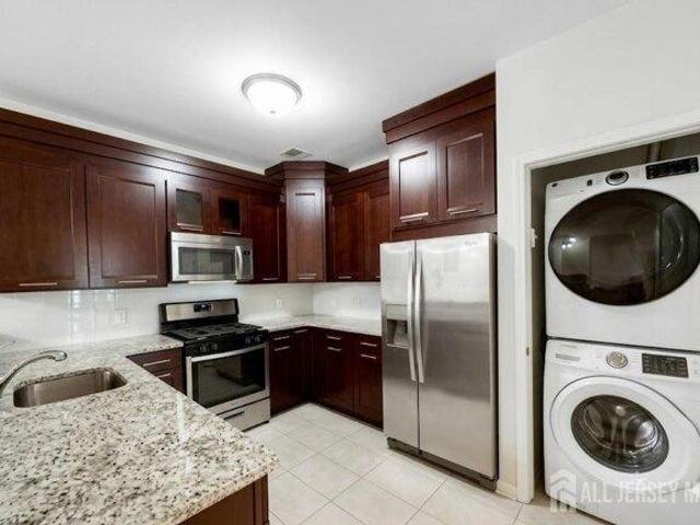 Condo for sale in Linden, New Jersey