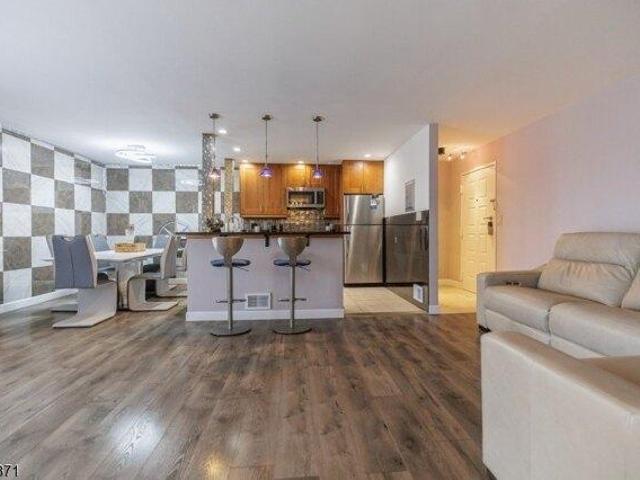 Condo for sale in Linden, New Jersey