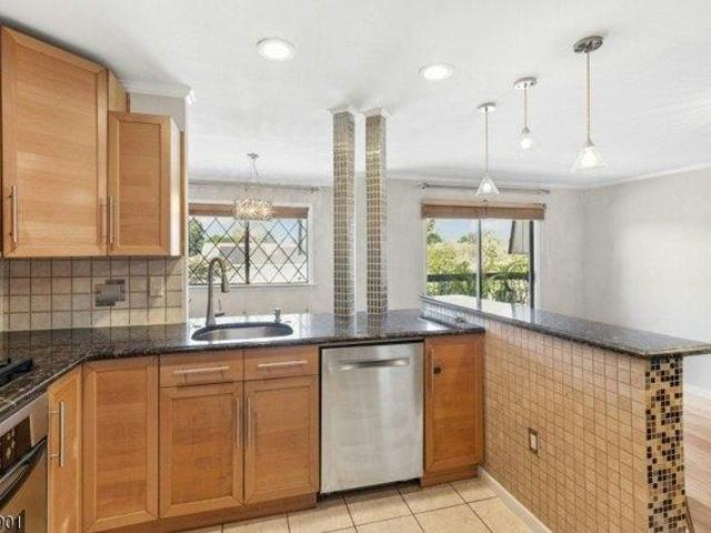 Condo for sale in Linden, New Jersey