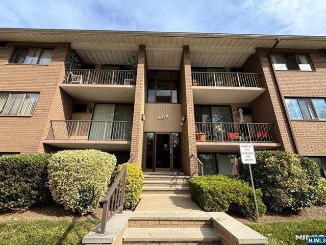 Condo for sale in Little Ferry, New Jersey
