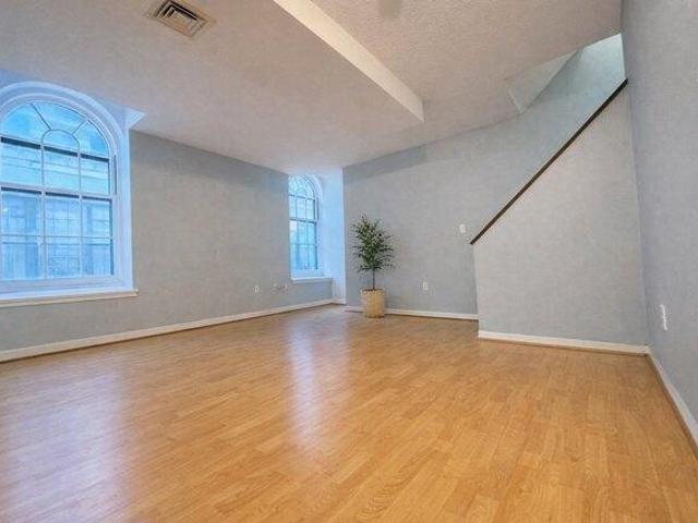 Condo for sale in South Common Historic District, Lowell