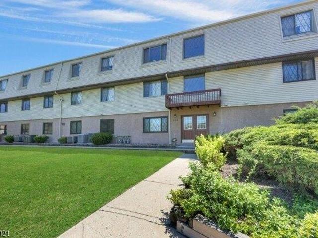Condo for sale in Lyndhurst, New Jersey