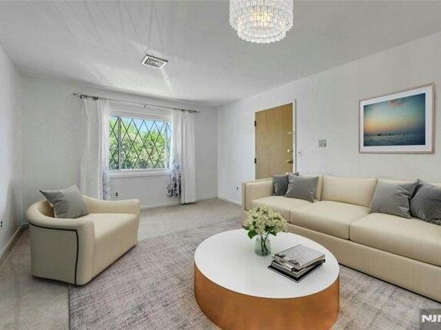 Condo for sale in Lyndhurst, New Jersey
