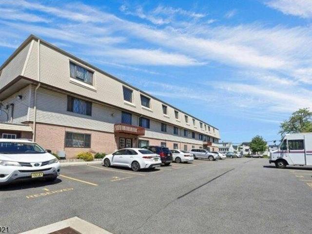 Condo for sale in Lyndhurst, New Jersey