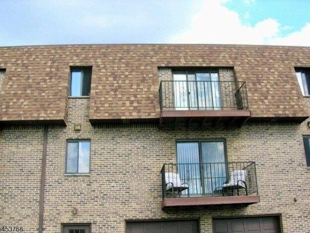 Condo for sale in Lyndhurst, New Jersey
