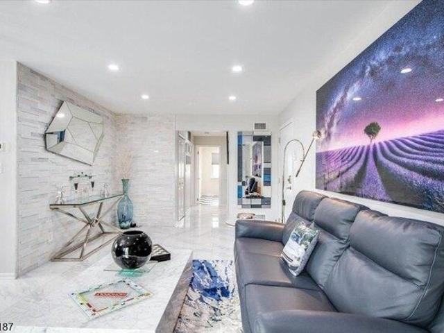 Condo for sale in Lyndhurst, New Jersey