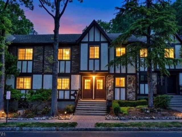 Condo for sale in Mahwah, New Jersey