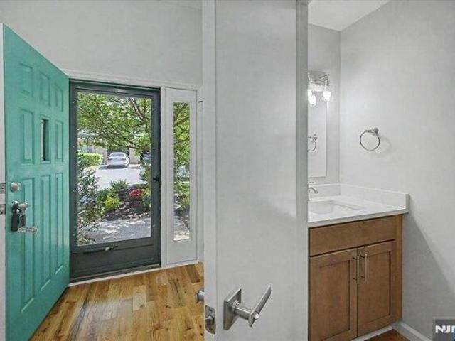 Condo for sale in Mahwah, New Jersey