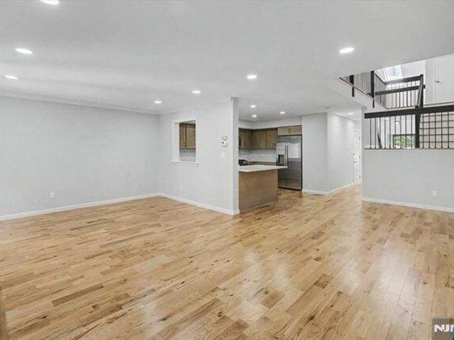 Condo for sale in Mahwah, New Jersey
