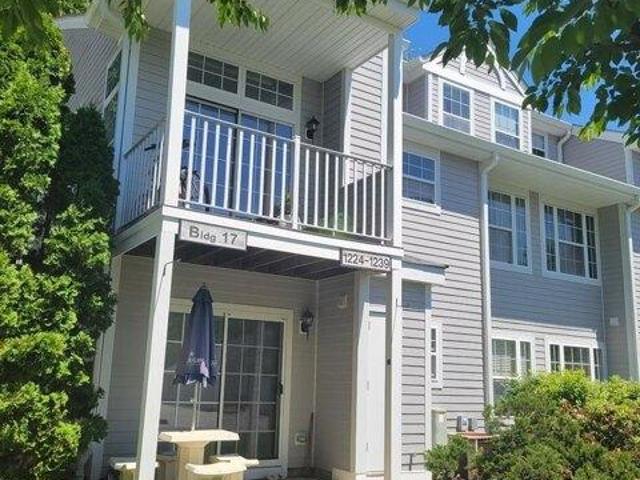 Condo for sale in Paddington Square, Mahwah