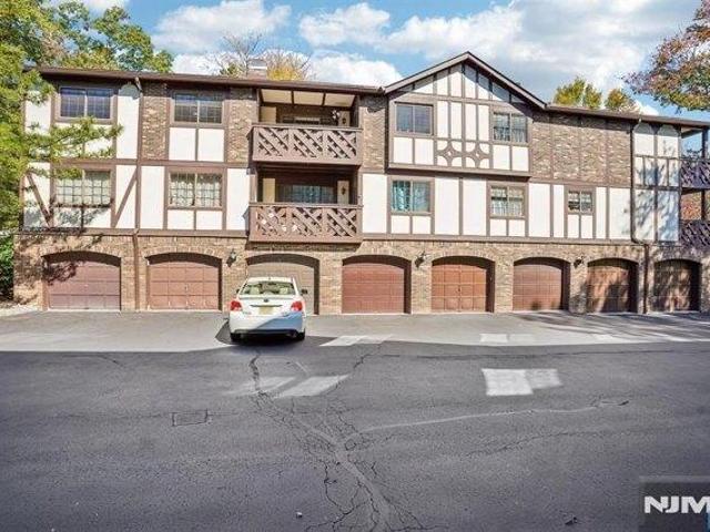 Condo for sale in Ridge Gardens, Mahwah