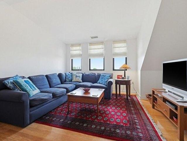 Condo for sale in Malden Centre, Malden