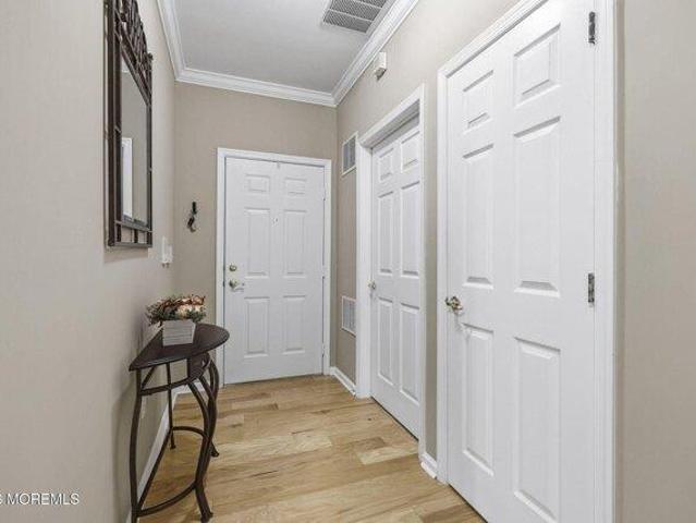 Condo for sale in Knob Hill, Manalapan Township