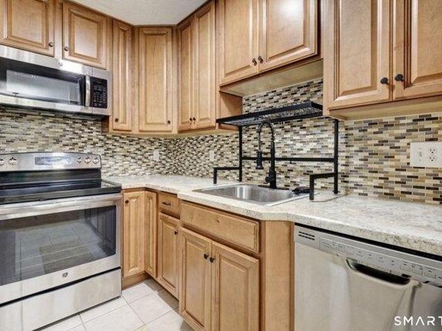 Condo for sale in Oakland, Manchester