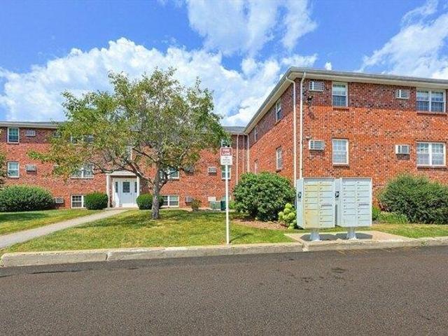 Condo for sale in Medfield, Massachusetts