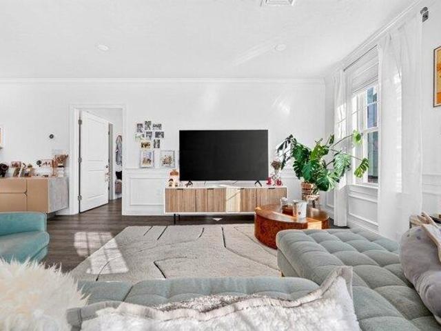 Condo for sale in Edgeworth, Malden