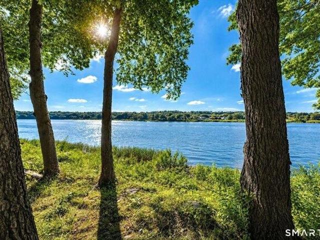 Condo for sale in Baldwins Crossing, Milford