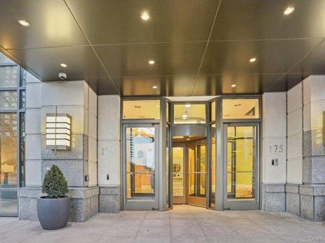 Condo for sale in New Rochelle, New York