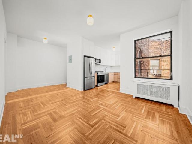 Condo for sale in Manhattan Community Board 9, New York