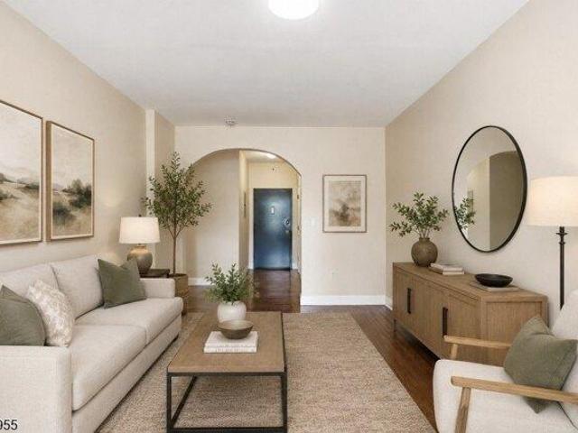 Condo for sale in Newark, Essex County