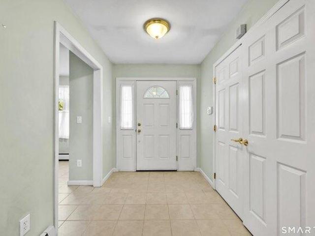 Condo for sale in Newington, Capitol Planning Region