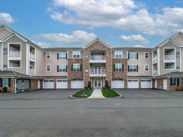 Condo for sale in Newtown, Connecticut