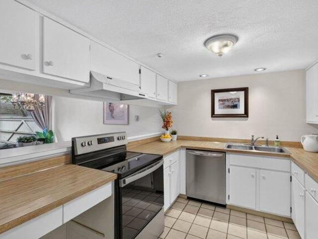 Condo for sale in Stevens Crossing, Essex County