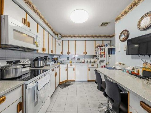 Condo for sale in North Bergen, Hudson County