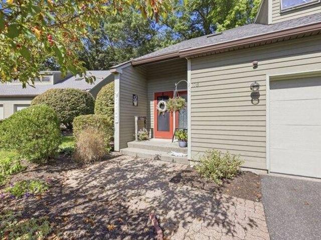 Condo for sale in Leeds, Northampton