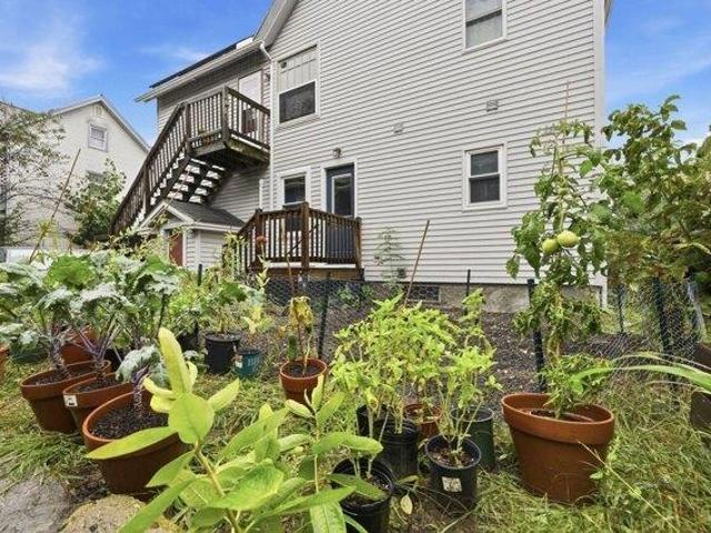 Condo for sale in Northampton, Hampshire County