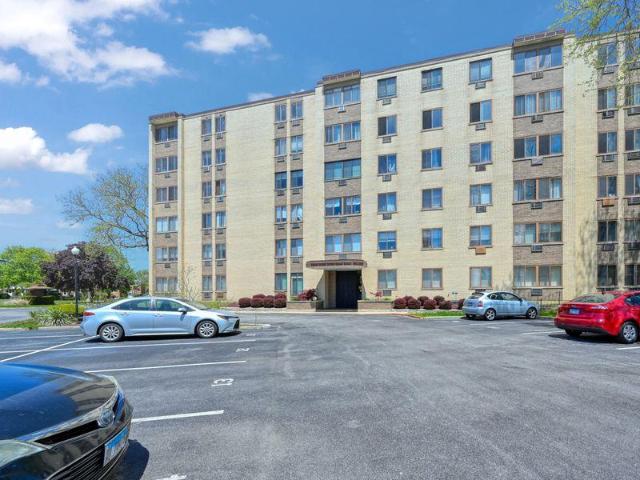 Condo for sale in Oak Lawn, Illinois