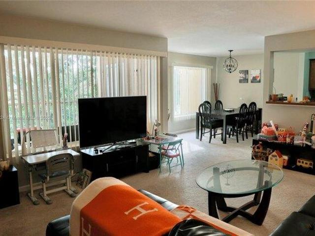 Condo for sale in Oakland Park, Florida