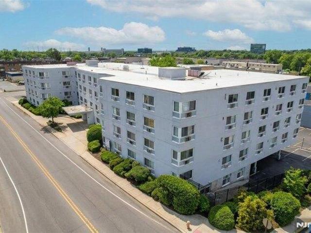 Condo for sale in Palisades Park, New Jersey