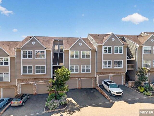 Condo for sale in Palisades Park, New Jersey