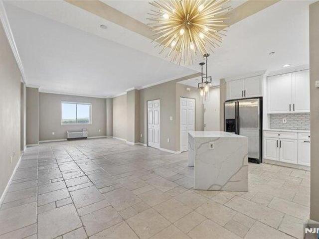 Condo for sale in Palisades Park, New Jersey