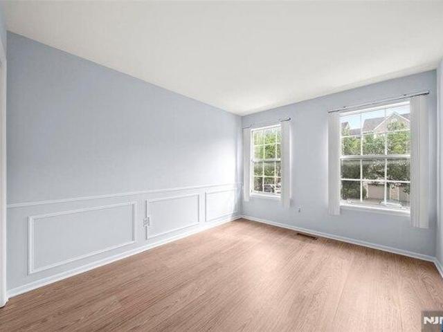 Condo for sale in Palisades Park, New Jersey