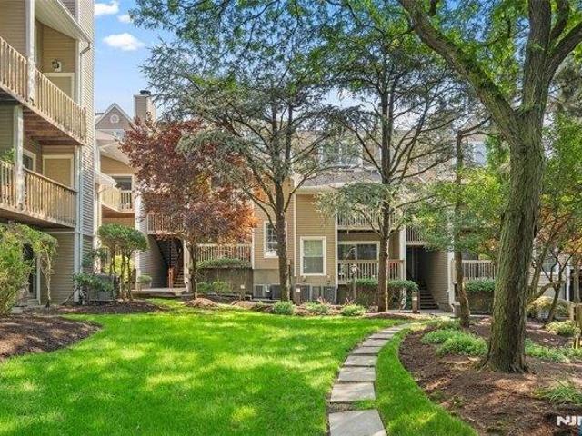 Condo for sale in Palisades Park, Bergen County