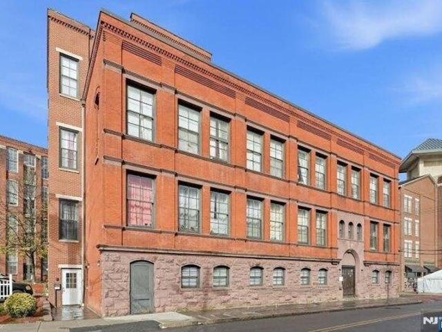 Condo for sale in Passaic, New Jersey