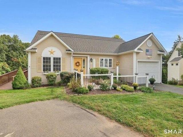 Condo for sale in Portland, Connecticut