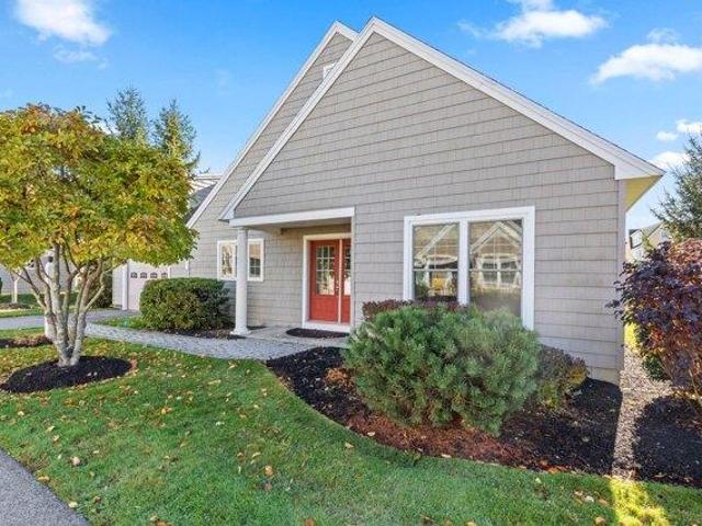Condo for sale in Eastern Village, Scarborough