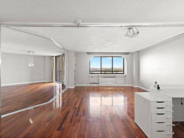Condo for sale in Harmon Cove, Secaucus