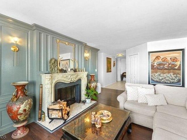 Condo for sale in Harmon Cove, Secaucus